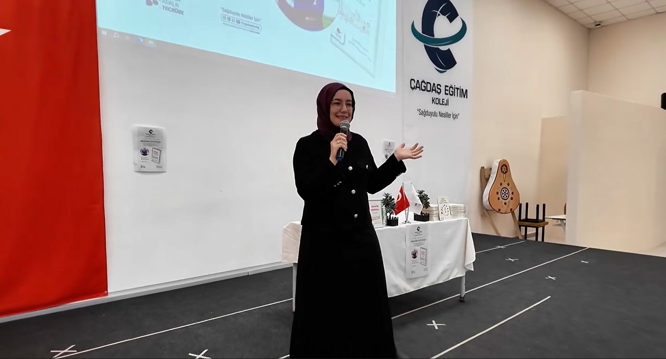 İzmir Çağdaş Eğitim Kolejinde Seminer